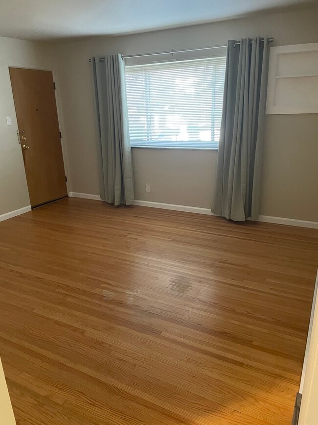 Photo - 1231 Elm Dr Unit 1S