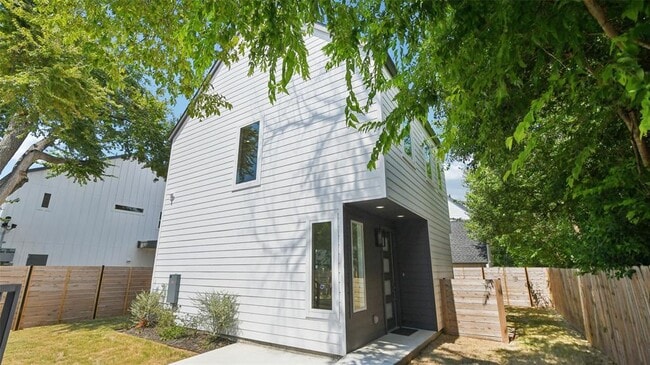 9104 Georgian Dr