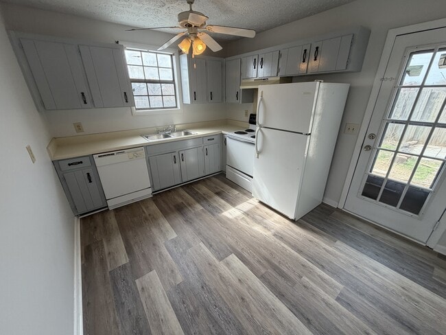 Photo - 2444 Fairbrook Dr