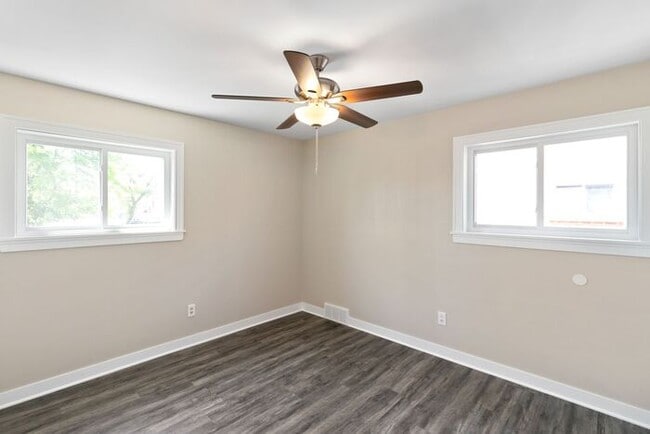 Photo - Spacious Remodeled Unit Accepting Section - Great Location!