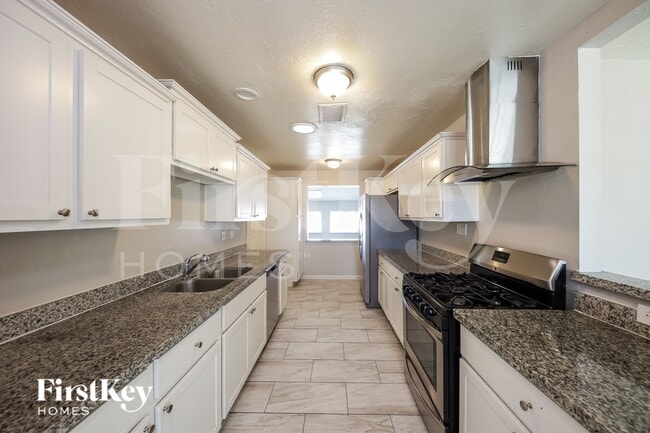 Photo - 1308 W Elm St