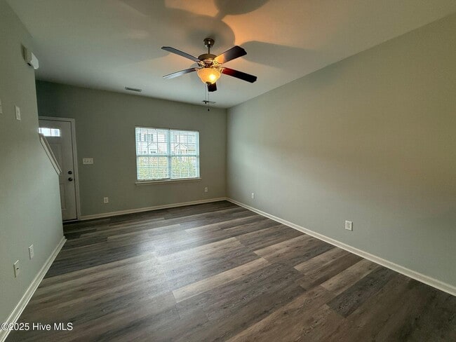 Photo - 519 Oyster Rock Ln