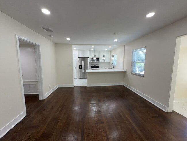 Photo - 270 W Pineloch Ave