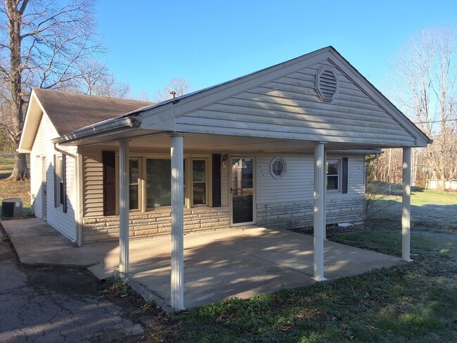 Photo - 744 Chandler Ave