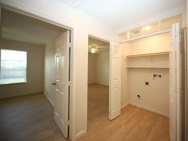 Photo - 6709 Greenhurst St