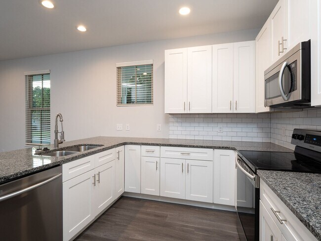 Photo - Porter's Parkside - 4 Bedroom, 4 Bathroom ...