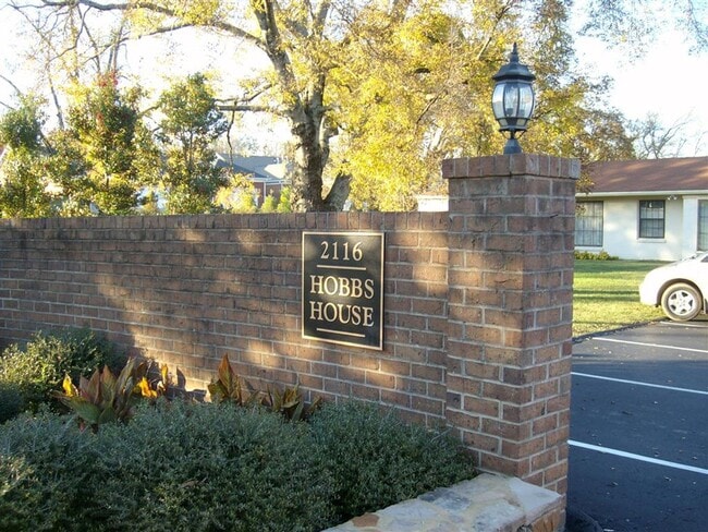 Building Photo - Single level Condo in Green Hills Unit N12