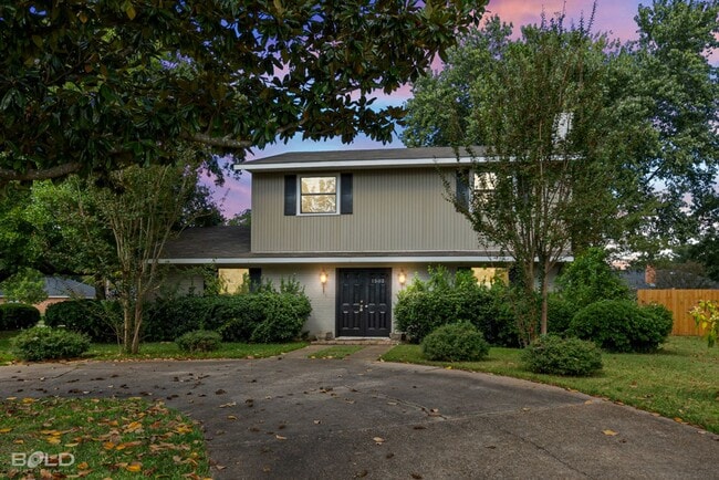 Photo - UNIVERSITY TERRACE!