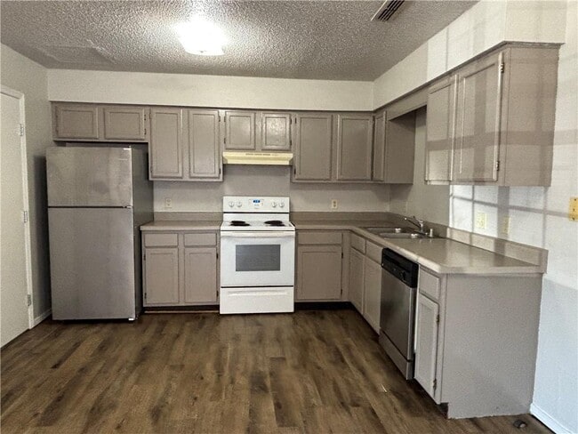 Photo - 3166 Singletree Ave