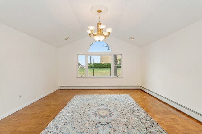 Photo - 130 N 7th St