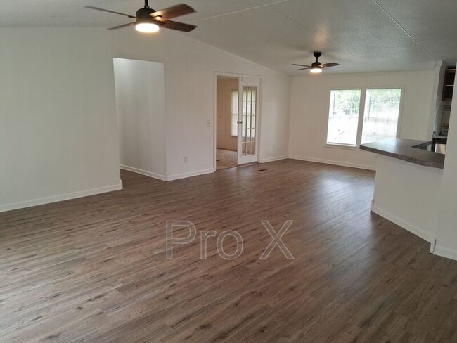 Building Photo - 910 Sands Rd