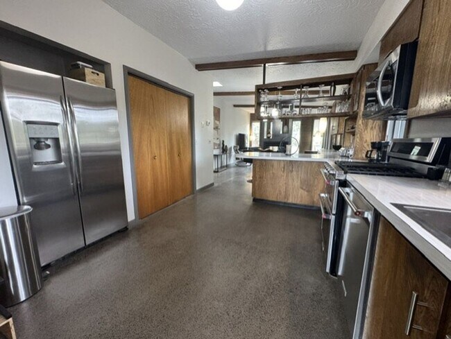 Photo - Fantastic location just steps from the Deschutes River and 1st St Rapids Park