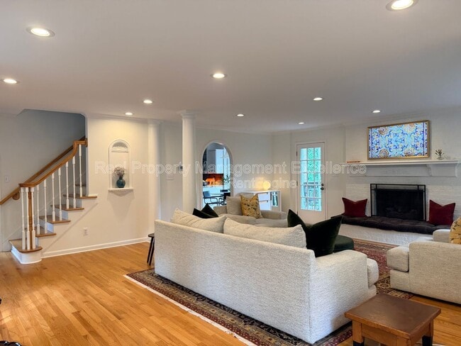 Photo - 1208 Nottingham Dr