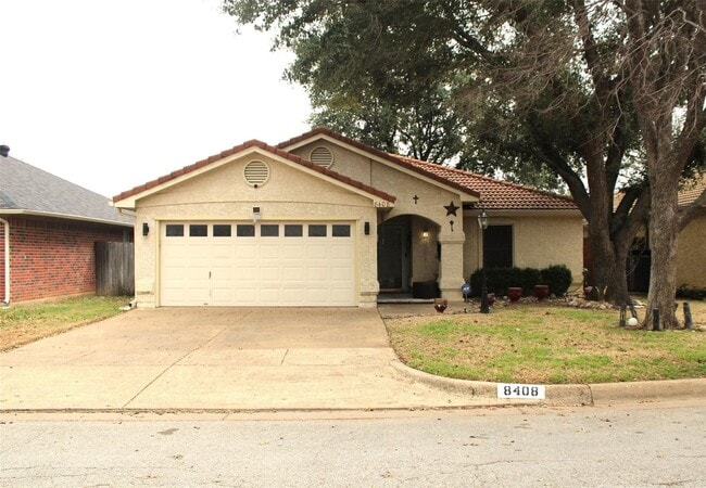 Building Photo - Three Bed Two Bath Home