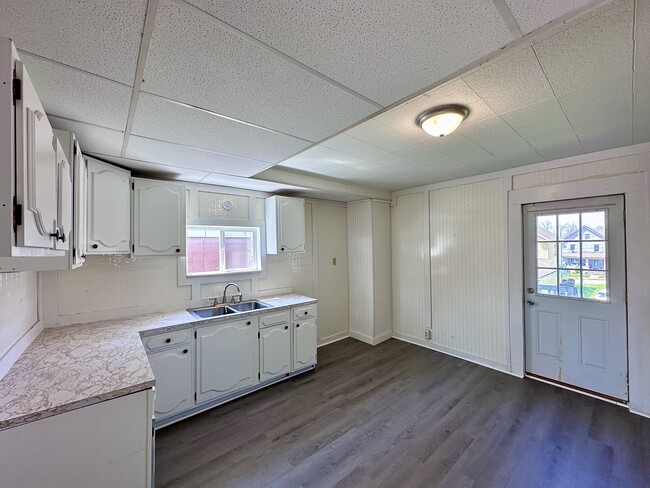 Photo - 830 Morton St
