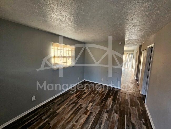 Photo - 7216 Ken Knight Dr W