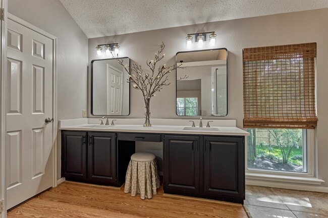 Photo - 71 Breezy Point Pl