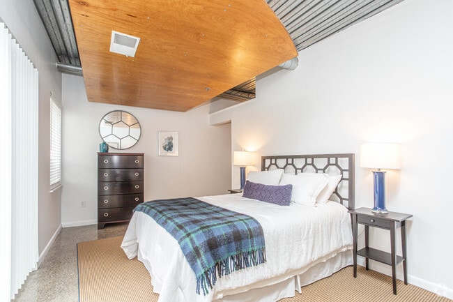 1BR, 1BA