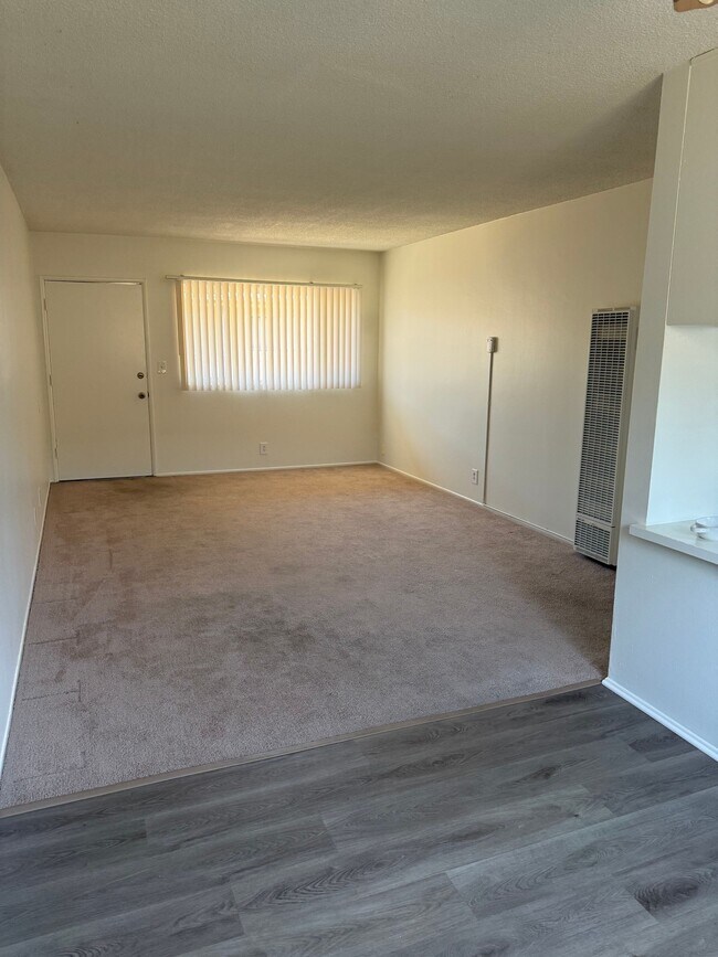 6857 Whitsett Ave