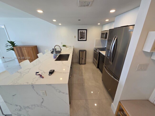 7601 E Treasure Dr Unidad 1902