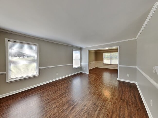 Photo - 6273 Selborn Dr SW