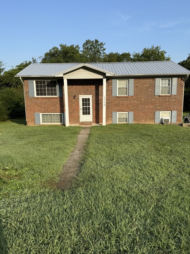 Building Photo - 1710 Greendale Dr NE Rental