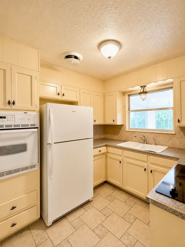 Photo - AVAILABLE NOW; APPLY AT OUR WEBSITE TODAY!! 2 WEEKS FREE!!!