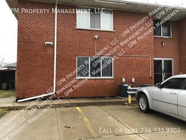 Building Photo - 875 Raupp Pl Unit 2