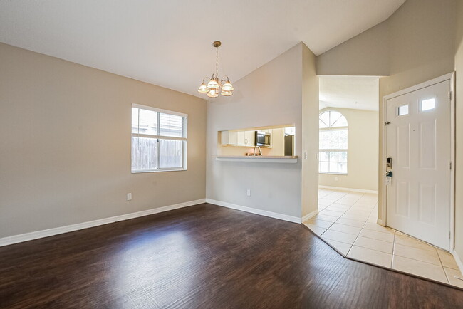 Photo - 813 Heather Glen Cir