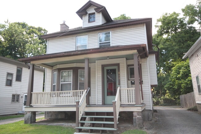 Building Photo - 817 W Vine St