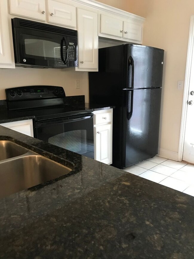 Photo - Luxury 2 Bedroom Townhouse at Whitehall Vi...