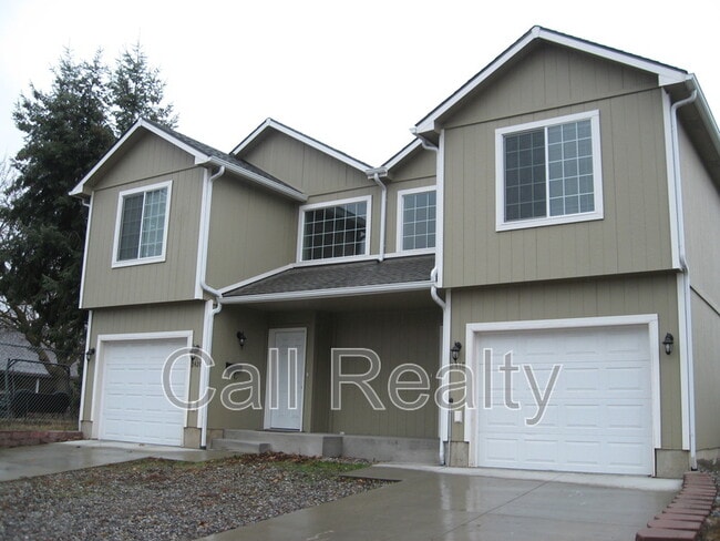 Building Photo - 2420 E Joseph Ave