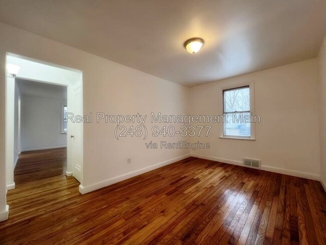 Photo - 25895 Currier St