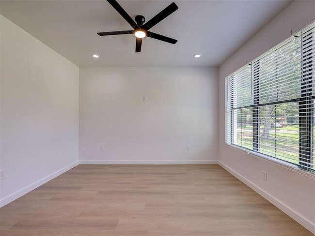 Photo - 230 Brown St