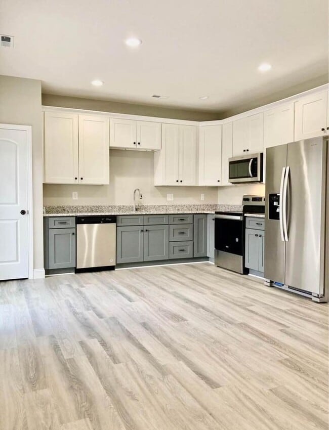 Photo - 1330 Maid Marian Ln