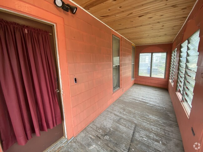 Building Photo - 630 9th ave s Unit 630 0.5 9TH AVE S Clinton IA 52732 - Upper Rental