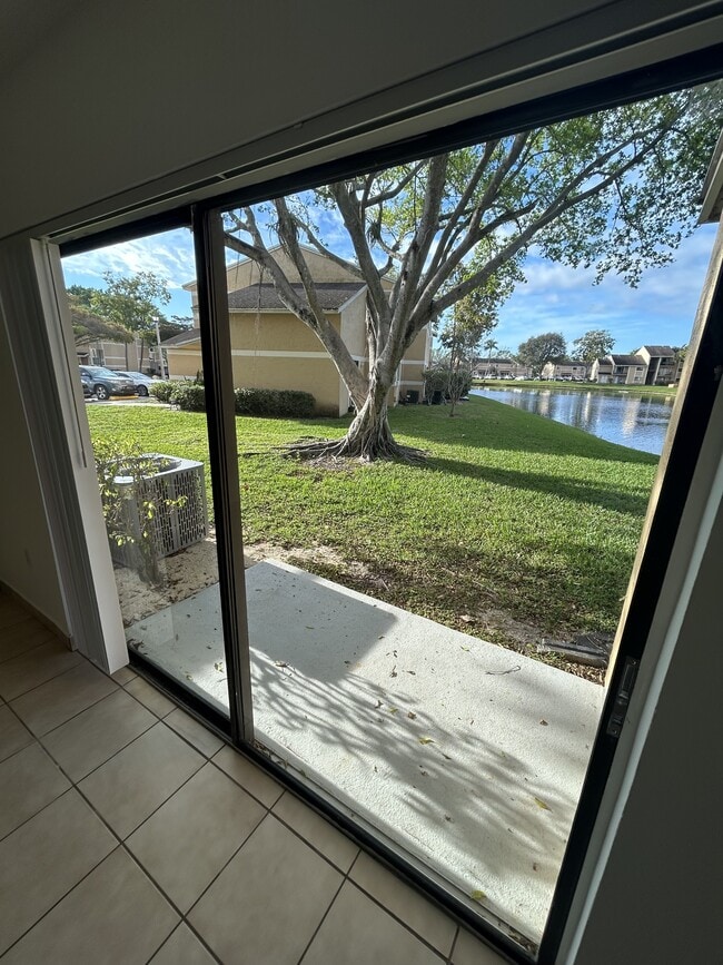 Photo - 212 Palm Cir E