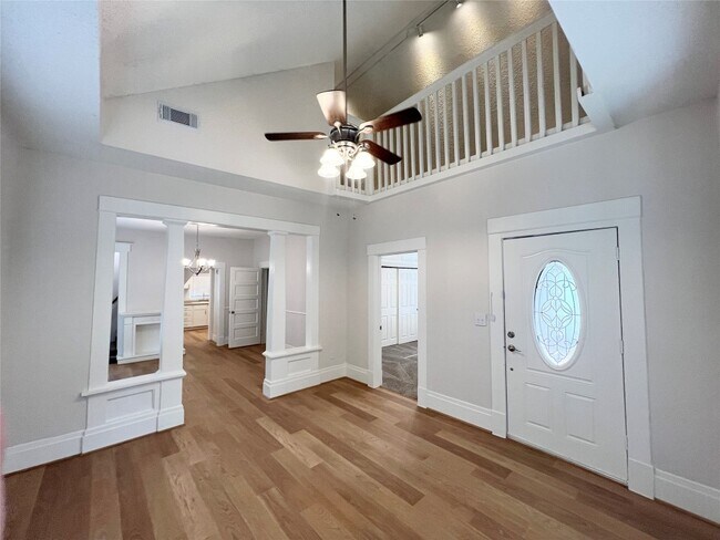 Photo - 421 E Myrtle St