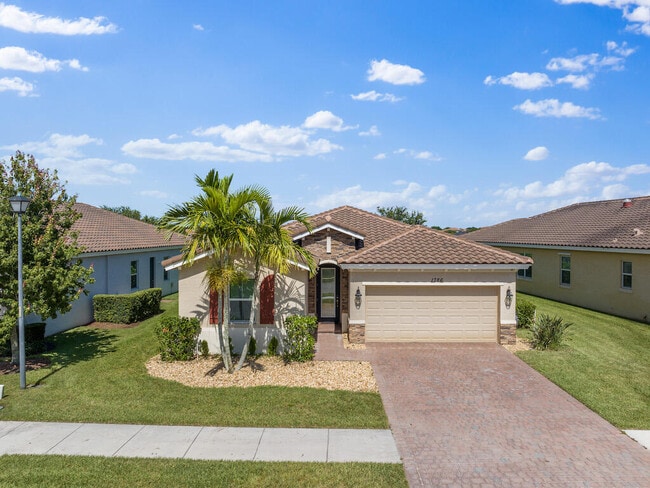Photo - 1786 Berkshire Cir SW
