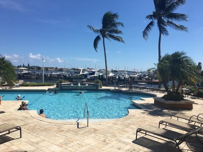 Photo - 117 Yacht Club Way Unidad 307