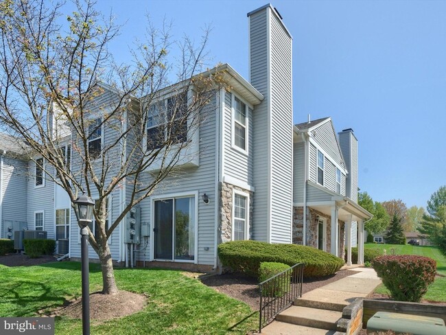 Building Photo - 110 Mews Dr
