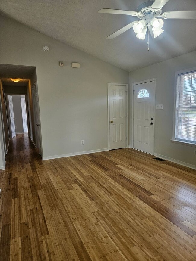 Photo - 2524 National St