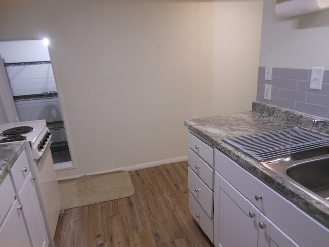 Photo - 3943-2075 2075 W St