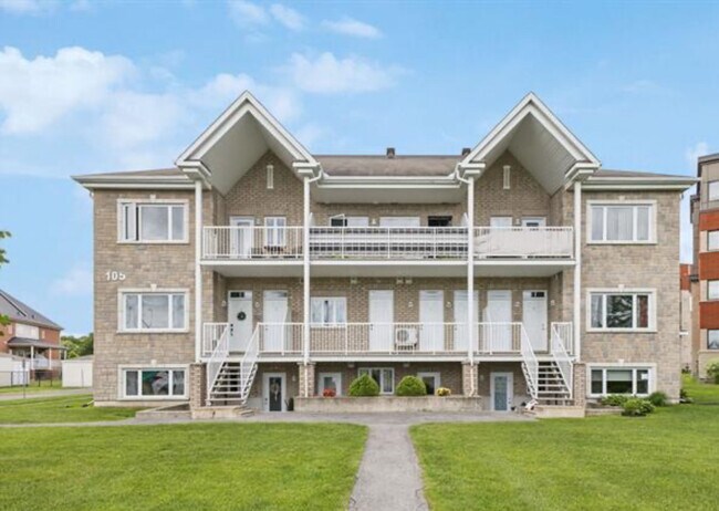 Building Photo - 15-33 Rue De Bruxelles Unit Condo