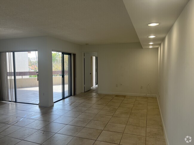 Building Photo - 9280 SW 123rd Ct Unit Kendland Pointe Rental