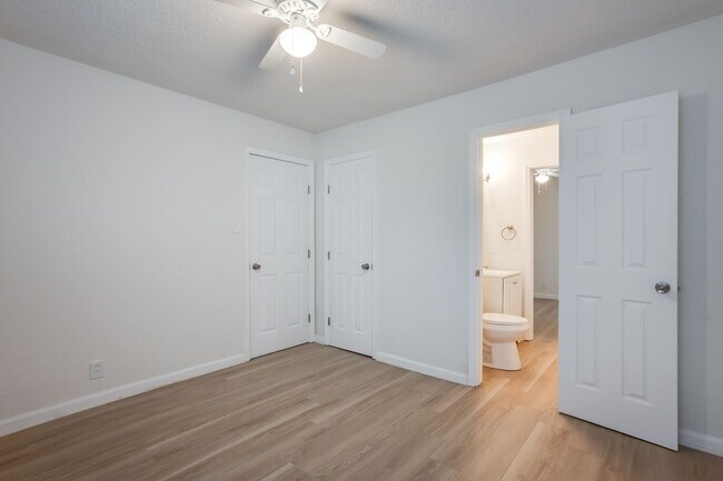 Photo - 422 E Funston St