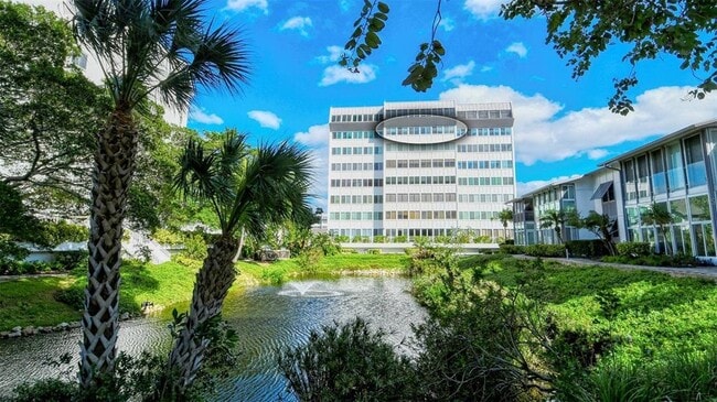 Building Photo - 1125 W Peppertree Dr Unit 701