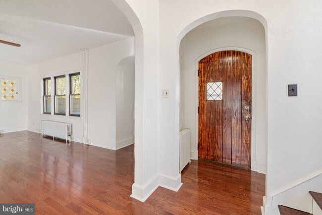 Building Photo - 20 Easton Rd