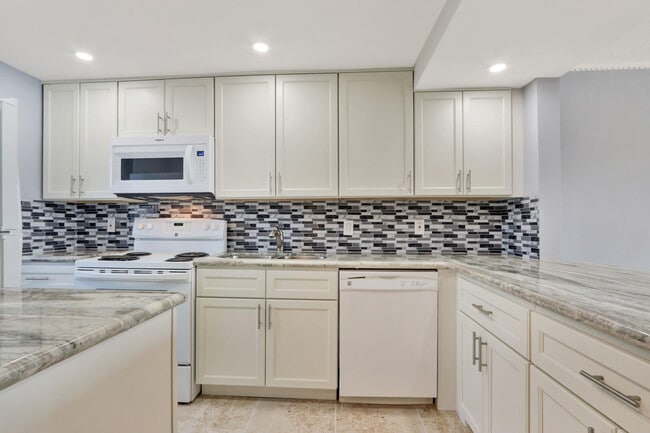 Building Photo - 4500 N Federal Hwy Unit 316b