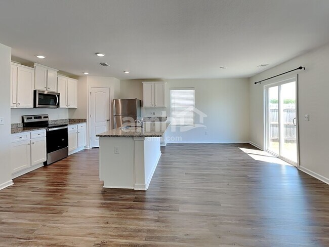 Photo - 2061 Southlea Dr